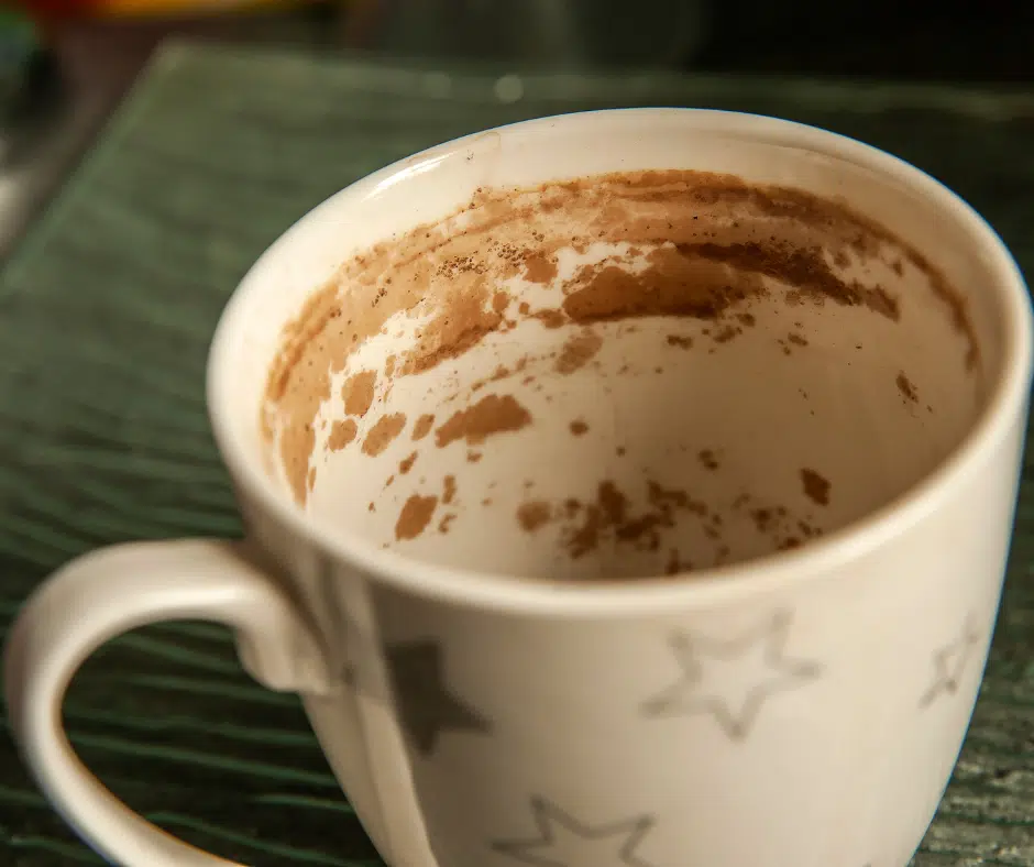 how to clean tea stains from mugs